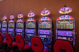 hondatoto link Top Trend Gaming dashboard showing popular slots and live-dealer tables